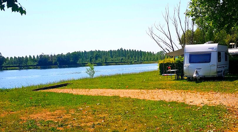 Emplacement de camping près de Macon en bord de Saone