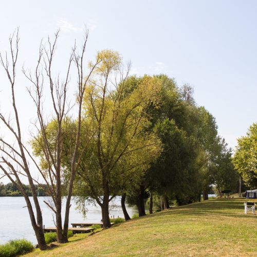 camping car emplacement en bord de saone Emplacement de camping en bord de rivière