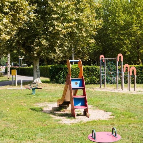 L'aire de jeux du camping la clé de saone en bourgogne du sud Camping en bourgogne du sud avec jeux pour enfants
